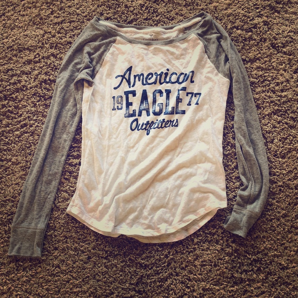 American Eagle light long sleeved shirt